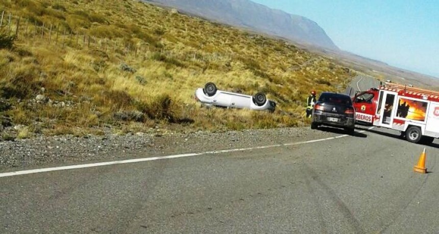 Turista vuelca cerca de El Chalt&eacute;n