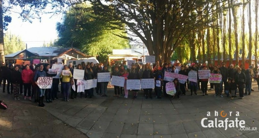 Marcha de vecinos indignados por los casos de abusos