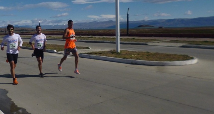Carla Gim&eacute;nez y Fabi&aacute;n Correa los ganadores de una Media Marat&oacute;n