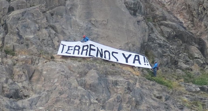 Singular protesta por terrenos en El Chalt&eacute;n