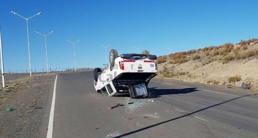 Choque y vuelco frente al SAMIC