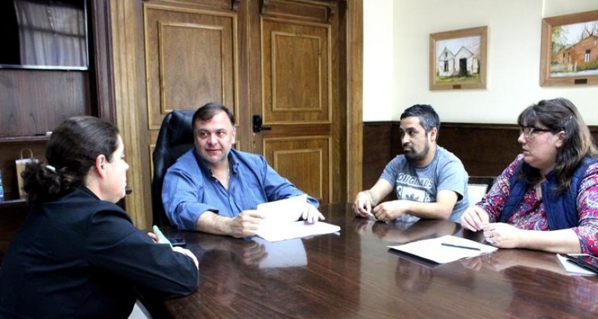 Con aumentos en la ayuda escolar, Belloni abre paritarias en El Calafate