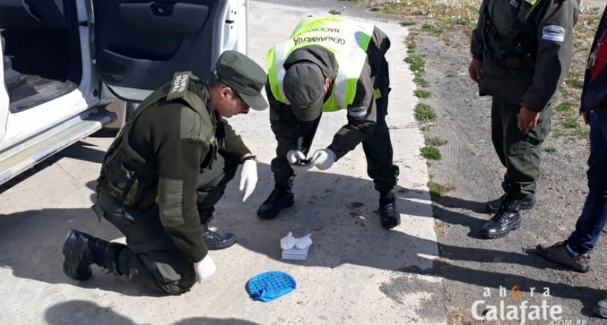 Gendarmer&iacute;a encuentra coca&iacute;na escondida en una camioneta