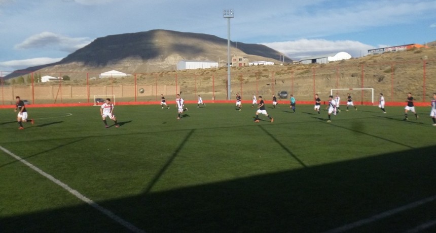 Newell�s Old Boys golea y queda en la punta