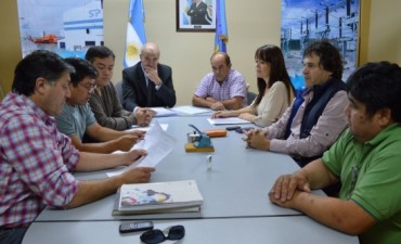 Acuerdan aumento para Polic&iacute;as y SPSE