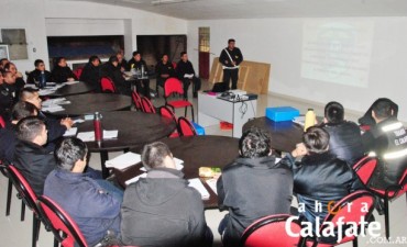 Polic&iacute;as son capacitados en aspectos de Tr&aacute;nsito