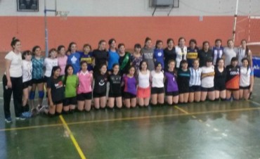 Calafate&ntilde;as en la preselecci&oacute;n de Voley EPADE.