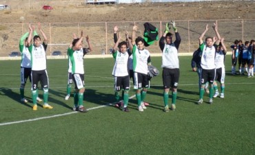 Argentinos del Sur sigue ganando y sigue puntero