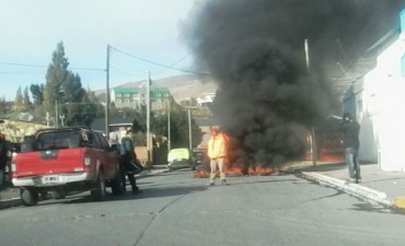 UOCRA protest&oacute; frente a la Delegaci&oacute;n de Trabajo