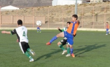 Ca&ntilde;ad&oacute;n le gan&oacute; a Argentinos y ya no manda solo