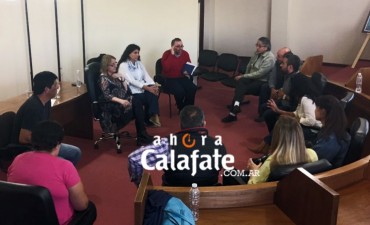 Gobernadora se reuni&oacute; con padres y ofreci&oacute; encuentro con ADOSAC Calafate.