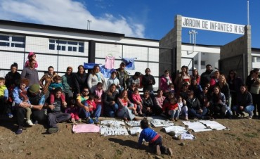 Sentada, y convocatoria a una marcha