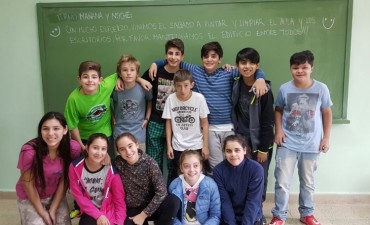 Pintan las aulas porque el Estado no se ocupa