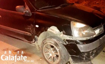 Choc&oacute; dos autos y se fug&oacute; 