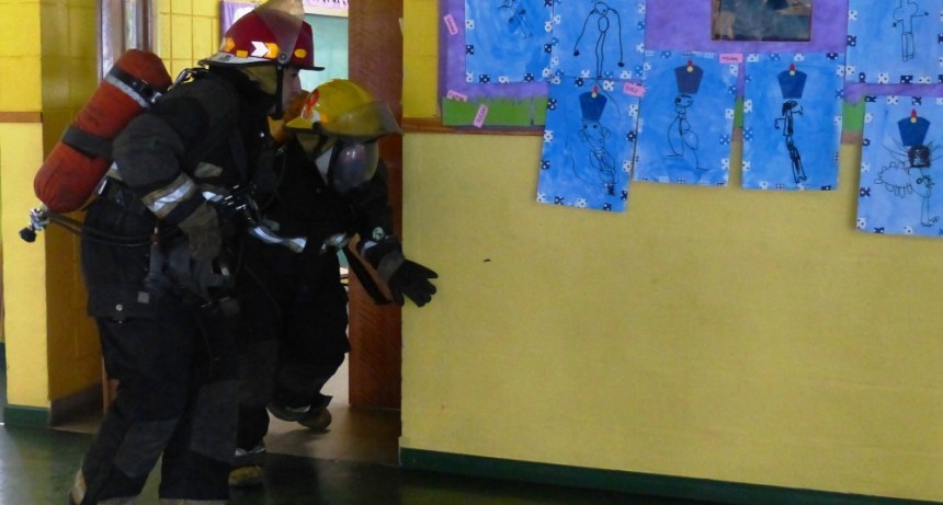 Har&aacute;n simulacros de emergencia en escuelas