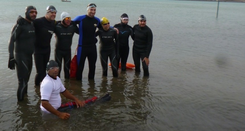Nadaron en el Lago Argentino con un hecho hist&oacute;rico