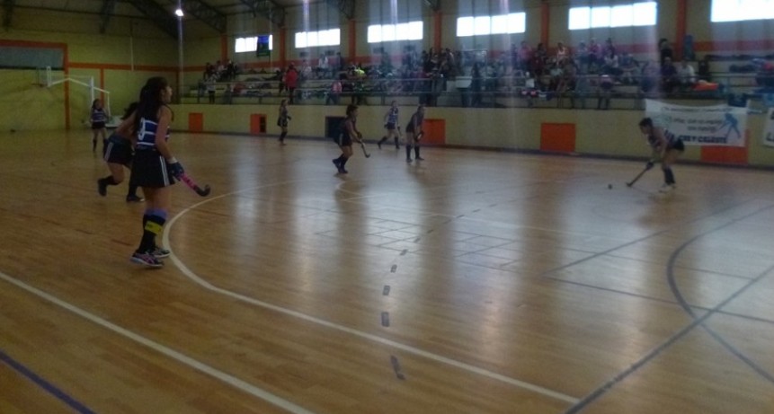 Arranc&oacute; la Liga Santacruce&ntilde;a de Hockey Pista en El Calafate