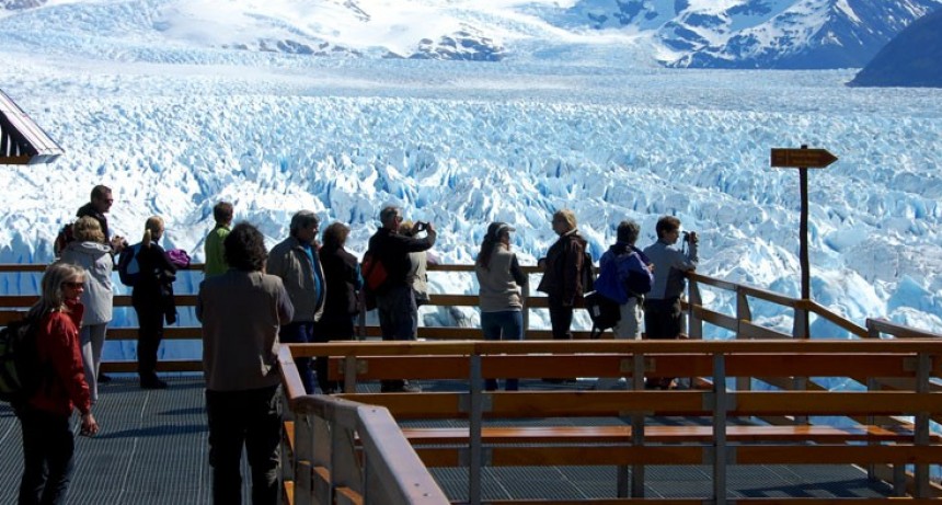 Es incierto el futuro de los servicios tur&iacute;sticos frente al glaciar