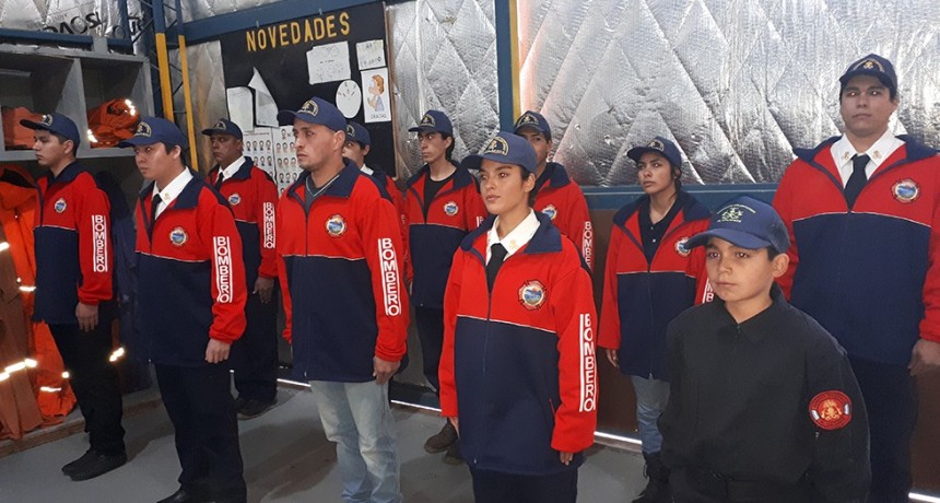 Vecinos recibieron su certificaci&oacute;n de Bomberos Voluntarios.