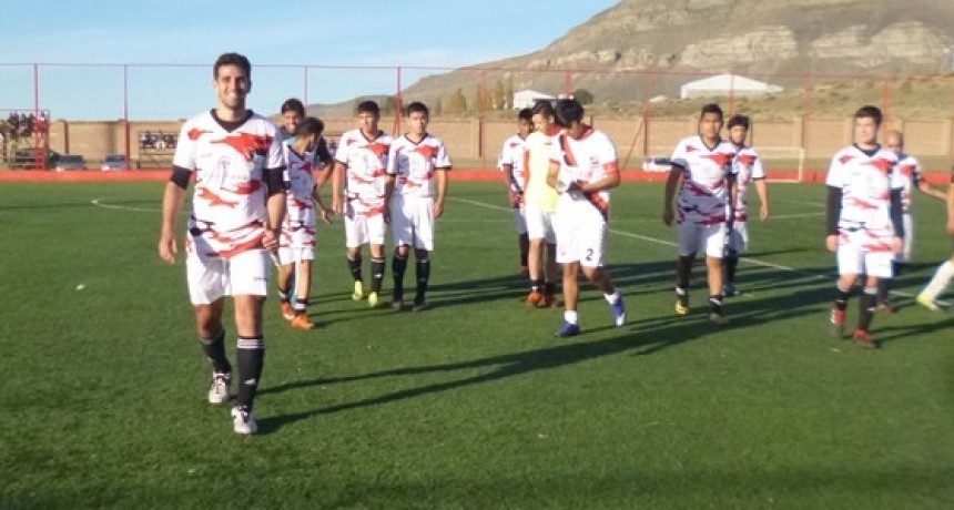 Newell�s gana pero acechan Argentinos del Sur y Esperanza