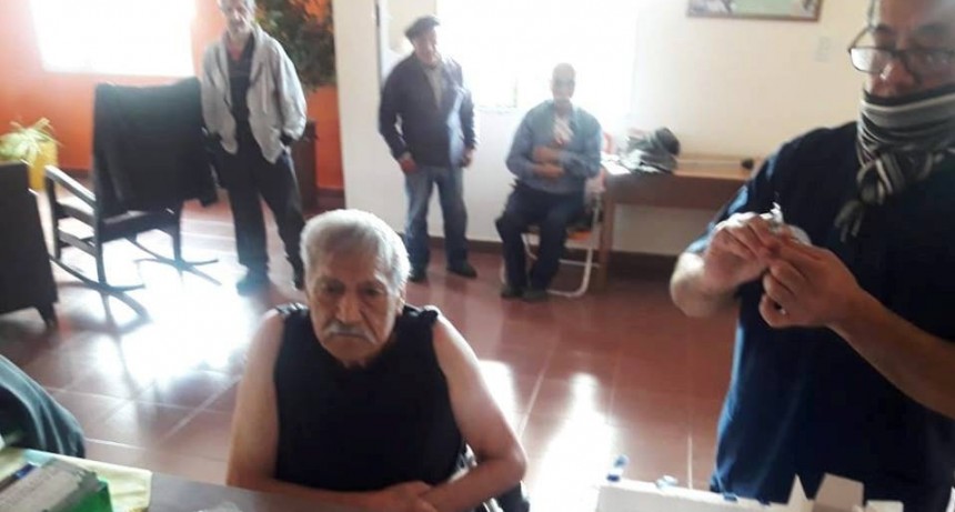 Vacuna antigripal en el Hogar de Ancianos de El Calafate