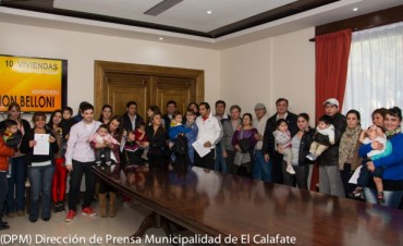 Municipio entreg&oacute; otras 10 viviendas.