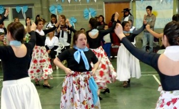 Velada Patri&oacute;tica de la Escuela Especial
