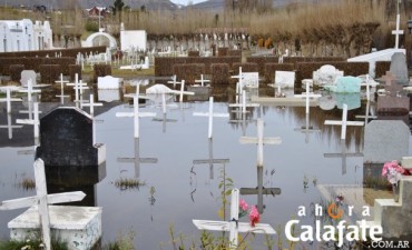 El problema sigue: Cementerio otra vez inundado.