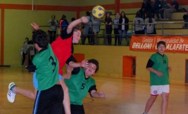 Arranc&oacute; el Handball escolar de los Juegos Evita Locales.
