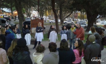Marchas simult&aacute;neas de padres y docentes