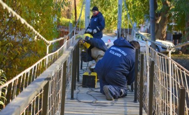 Reparaci&oacute;n del puente peatonal en el barrio Las Piedras