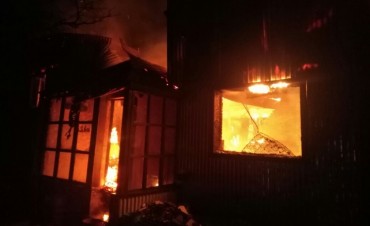 El Chalt&eacute;n: Ardi&oacute; totalmente una vivienda