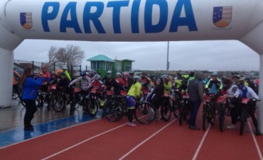 Calafate&ntilde;os en prueba de mountain bike en Puerto Natales