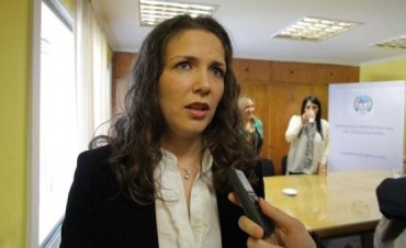Renunció la Vocal Por Los Padres