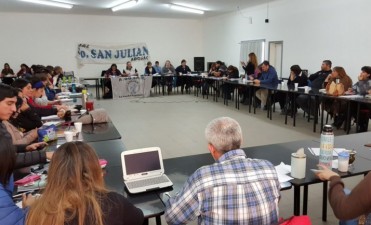 Docentes siguen de paro de toda la semana
