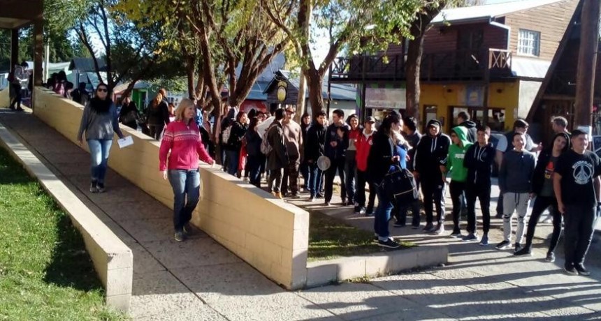 Se manifestaron en contra el cierre de cursos