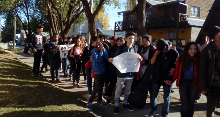 Sigue el reclamo en el Secundario 9 a pesar de reuni&oacute;n en el CPE