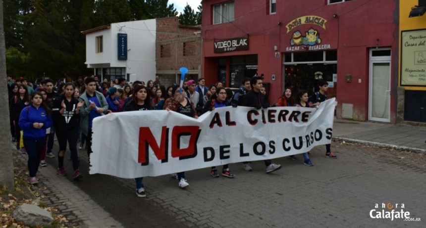 Marcharon contra el cierre de cursos