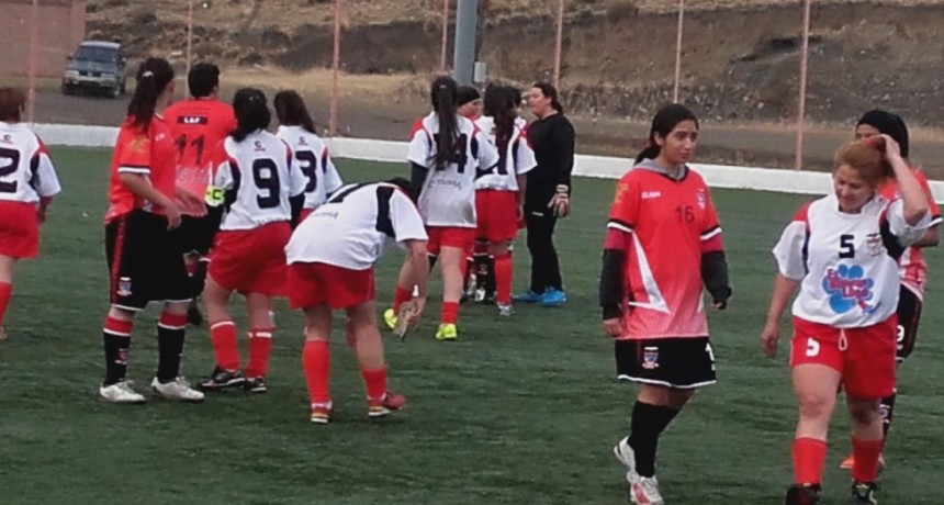 Culmin&oacute; el cuadrangular de f&uacute;tbol femenino 11