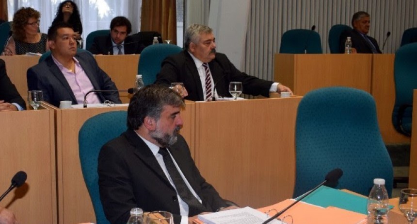 Fuerte rechazo de la oposici&oacute;n a la maniobra electoral del gobierno