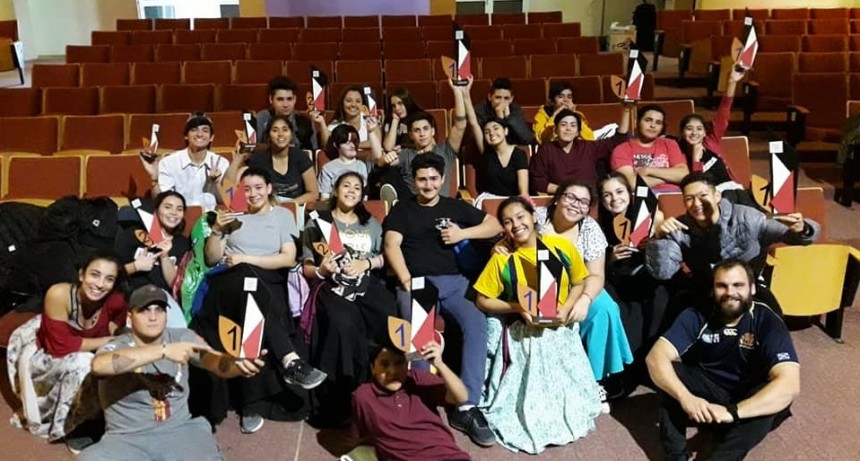 Ra&iacute;ces de Hielo obtuvo varios premios en certamen regional de Danza