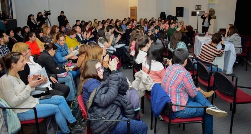 Formar&aacute;n referentes ESI en todas las escuelas de Santa Cruz