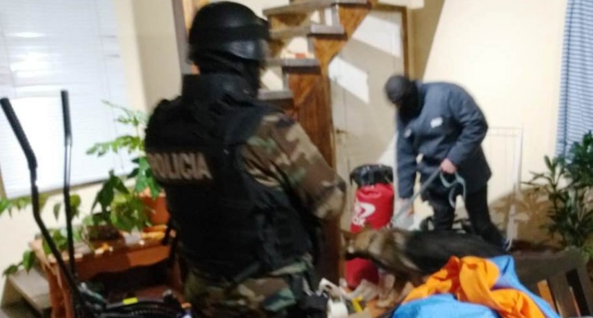 Armas y drogas en un procedimiento con fuerzas especiales