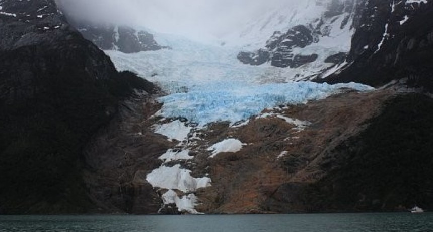 Descubren una importante grieta en el hielo continental.