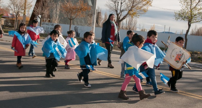 FOTOS: El D&iacute;a de la Patria en Tres Lagos y El Chalt&eacute;n 