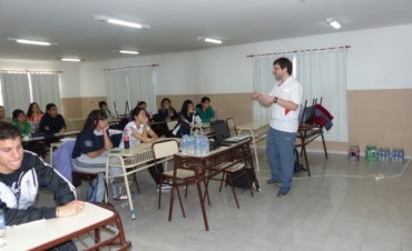 Se realiz&oacute; curso de arbitraje de Handball en El Calafate