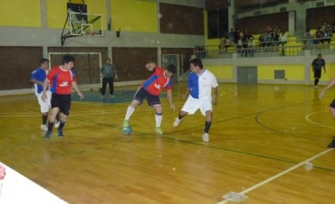 Arranc&oacute; el Futsal de El Calafate con capacitaci&oacute;n y torneo.