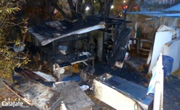 Se quem&oacute; una precaria vivienda en el centro