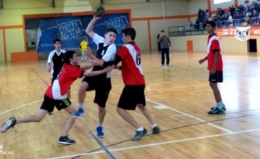 Contin&uacute;a la Liga Escolar Municipal de Handball.