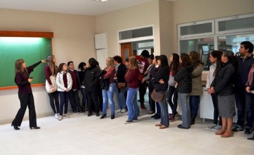 Autoridades sab&iacute;an de la falta de personal de limpieza en colegio
